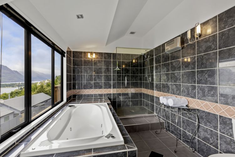 Master Ensuite