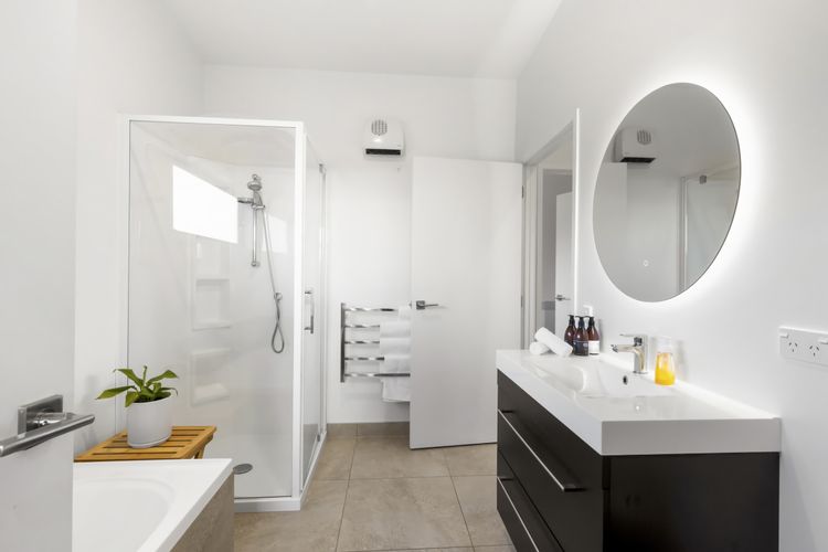 Upstairs Master Ensuite/Bathroom