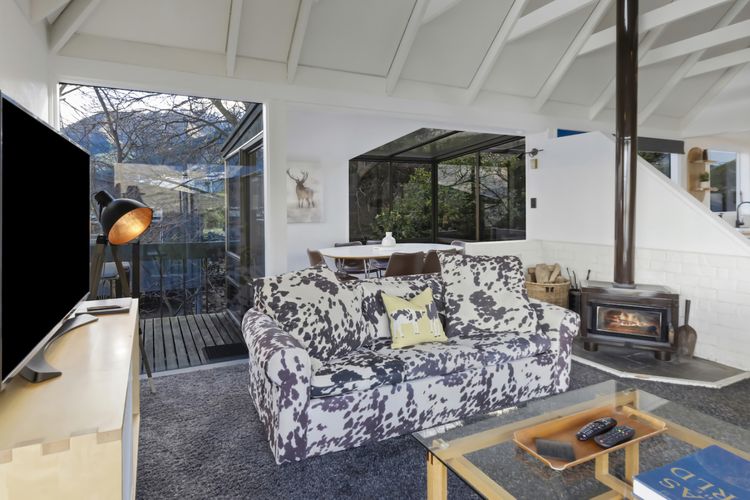 Panoramic Farmhouse theme with shared spa pool