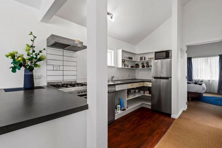 Historic Stone House & Alley Cottage