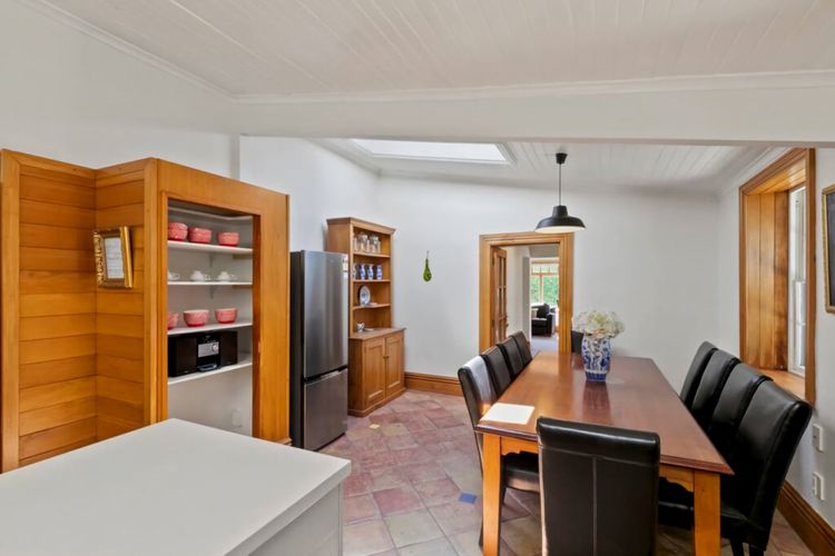 Historic Stone House & Alley Cottage