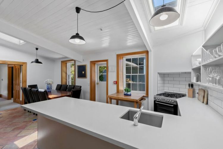 Historic Stone House & Alley Cottage