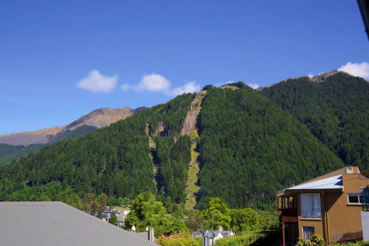 Historic Stone Cottage – Alley Apartment with Spa