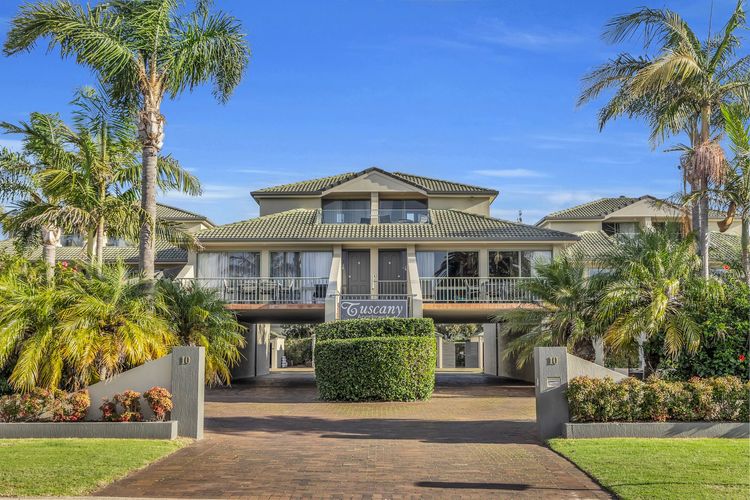 Tuscany Apartments 10