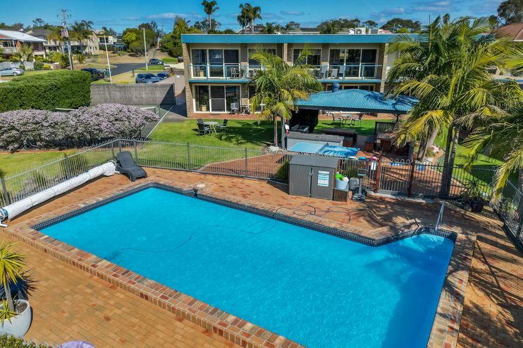 Lakeside Apartments 7