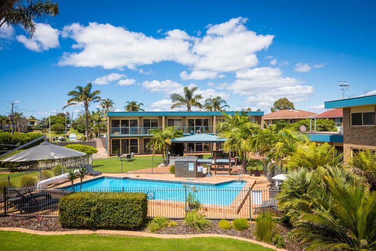 Lakeside Apartments 6