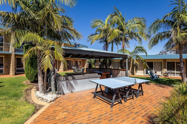 Lakeside Apartments 4