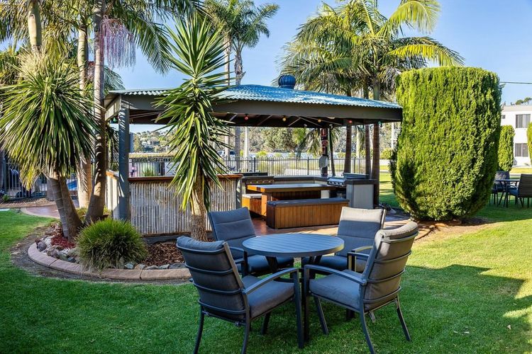 Lakeside Apartments 4