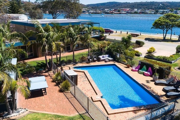 Lakeside Apartments 4