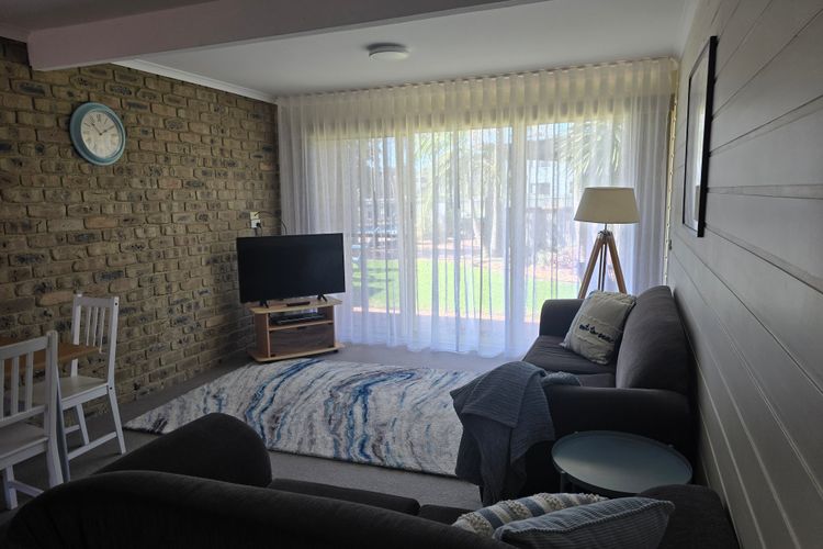 Lakeside Apartments 4