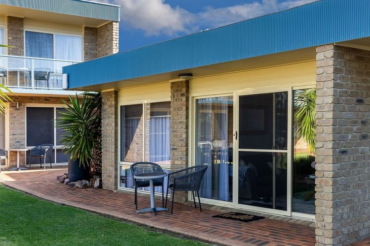 Lakeside Apartments 4