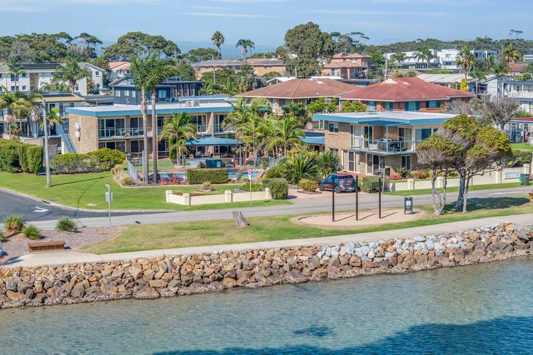 Lakeside Apartments 9