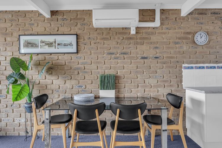 Lakeside Apartments 8