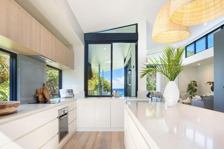 Luxury On The Bay – Wanda