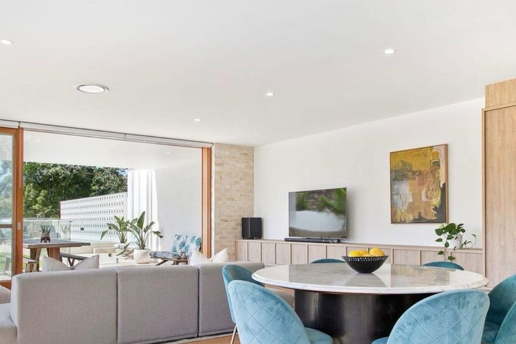 Luxury On The Bay – Cedrics 1