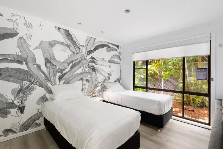 Tropical Bure 19
