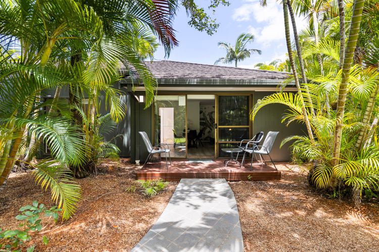 Tropical Bure 19