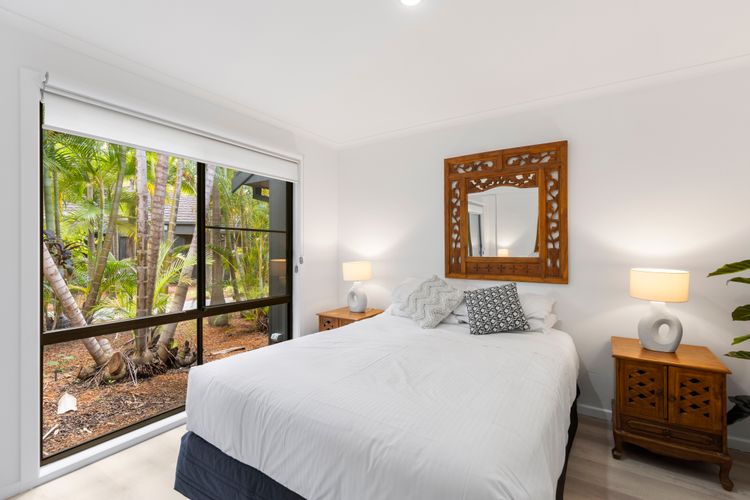 Tropical Bure 19