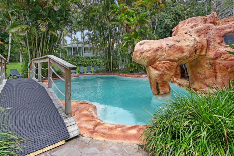 Tropical Bure 19