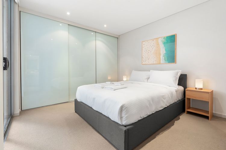 Bedroom 1 - Queen size bed