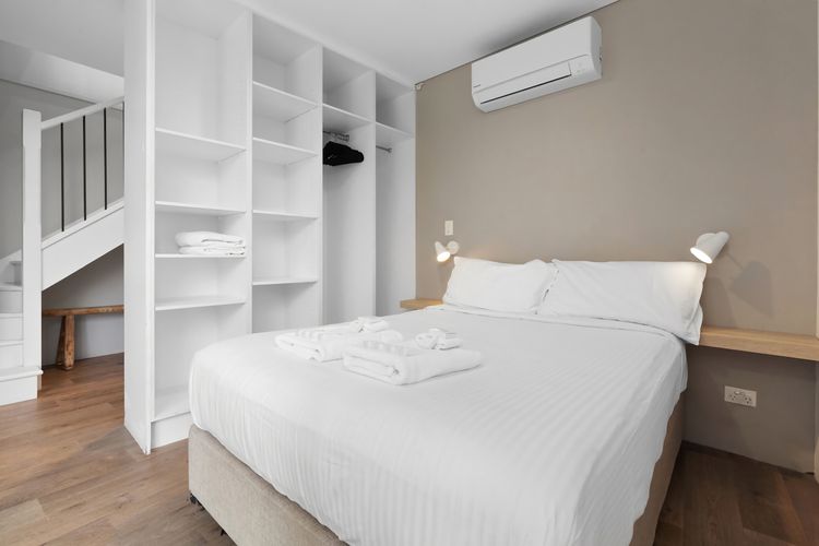 Warm Bondi Loft Stay Steps to Beach & Cafés