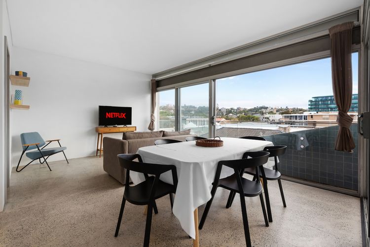 Warm Bondi Loft Stay Steps to Beach & Cafés