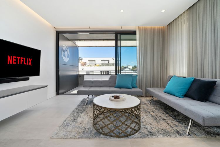 Sleek 1BR Apartment w Skylight near Coogee Beach
