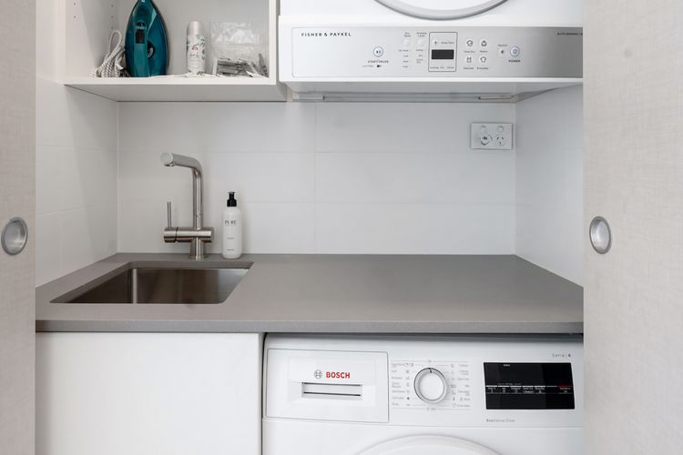 Sleek 1BR Apartment w Skylight near Coogee Beach