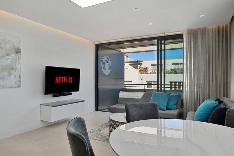 Sleek 1BR Apartment w Skylight near Coogee Beach