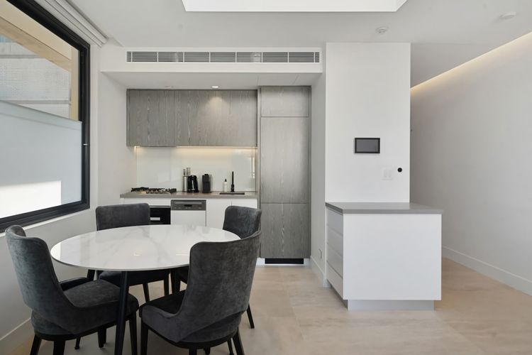 Sleek 1BR Apartment w Skylight near Coogee Beach