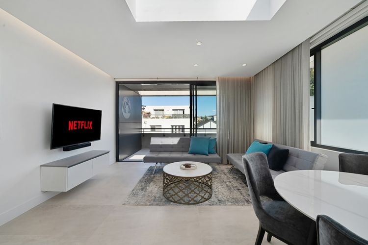 Sleek 1BR Apartment w Skylight near Coogee Beach