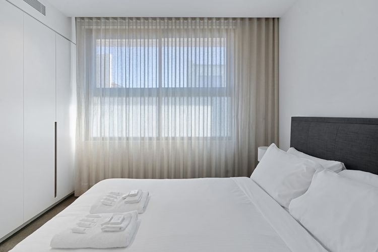 Sleek 1BR Apartment w Skylight near Coogee Beach