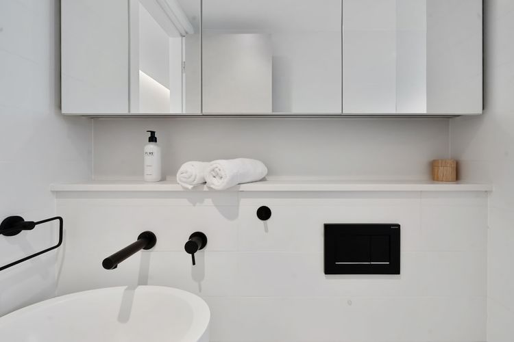 Sleek 1BR Apartment w Skylight near Coogee Beach