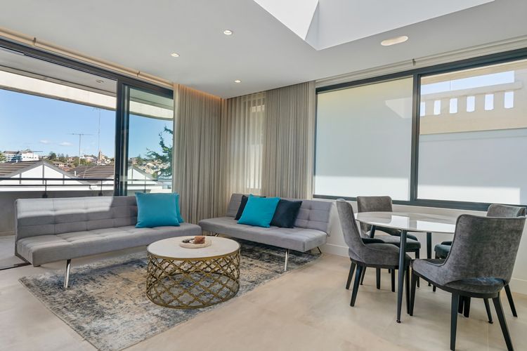 Sleek 1BR Apartment w Skylight near Coogee Beach