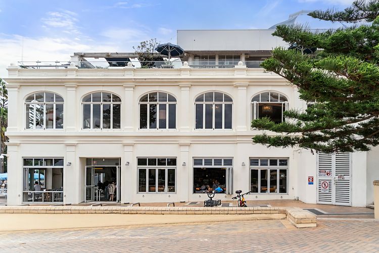 Sleek 1BR Apartment w Skylight near Coogee Beach