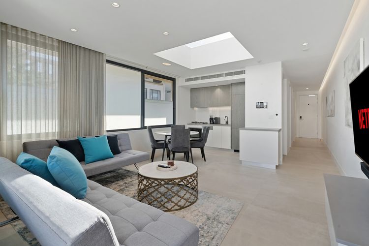 Sleek 1BR Apartment w Skylight near Coogee Beach