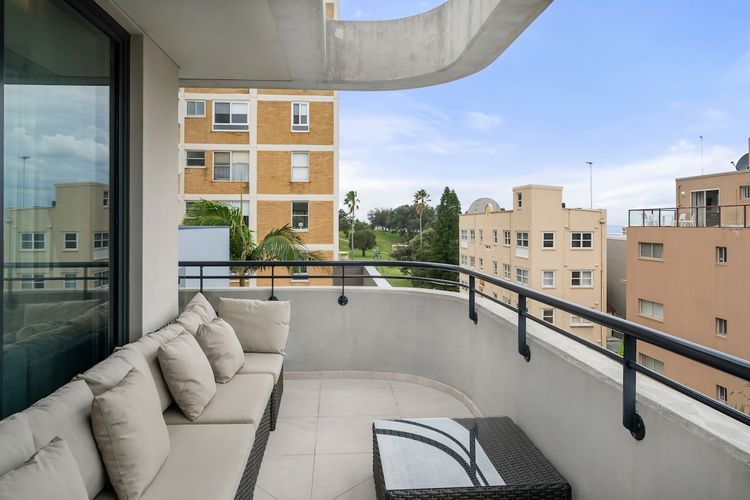 Inviting 2BR Unit w Parking near Coogee Beach