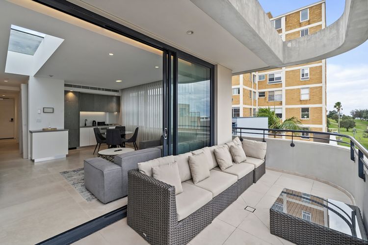 Inviting 2BR Unit w Parking near Coogee Beach