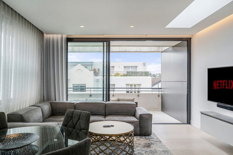 Inviting 2BR Unit w Parking near Coogee Beach
