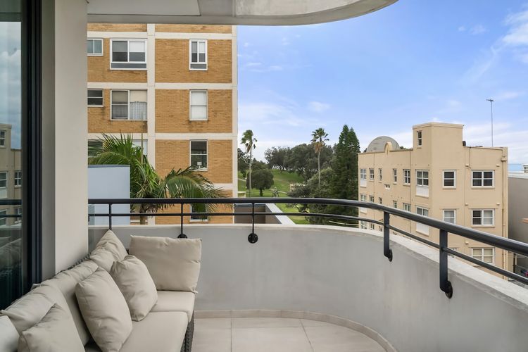 Inviting 2BR Unit w Parking near Coogee Beach
