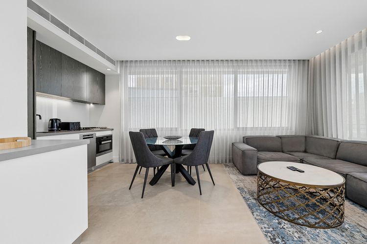 Inviting 2BR Unit w Parking near Coogee Beach