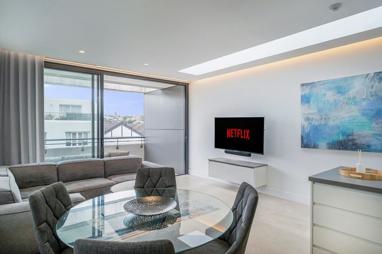 Inviting 2BR Unit w Parking near Coogee Beach