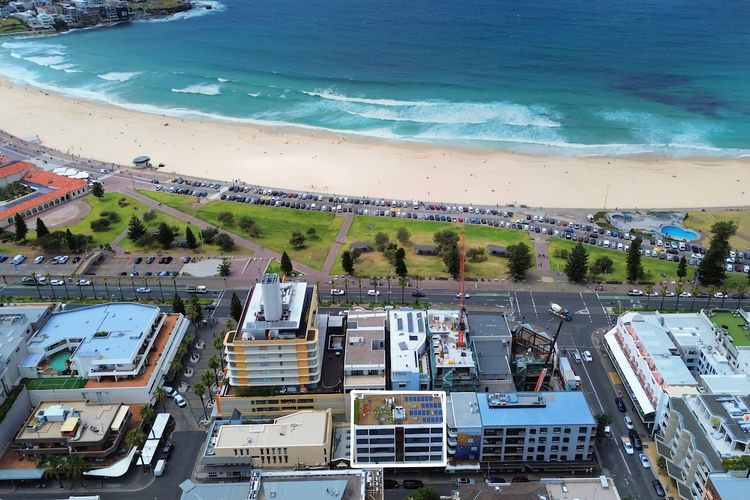 Bondi Beach Escape, Steps to Sand & Café
