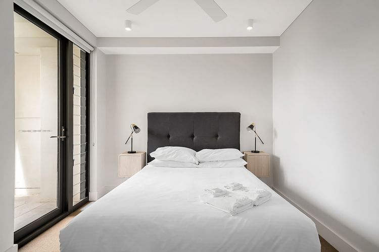 Bondi Beach Escape, Steps to Sand & Café