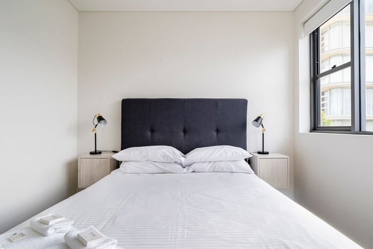 Stylish 1BR Apartment w Skylight near Bondi Beach
