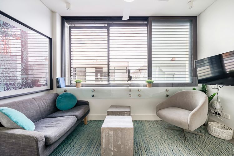 Stylish 1BR Apartment w Skylight near Bondi Beach