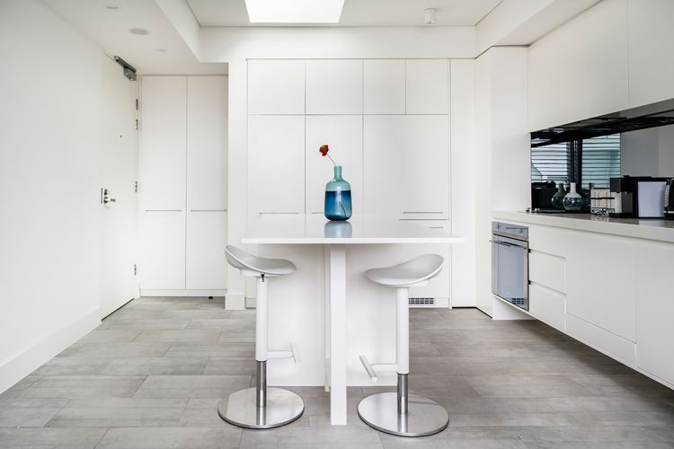 Stylish 1BR Apartment w Skylight near Bondi Beach