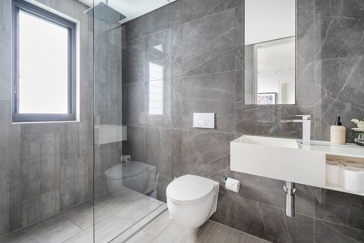 Stylish 1BR Apartment w Skylight near Bondi Beach