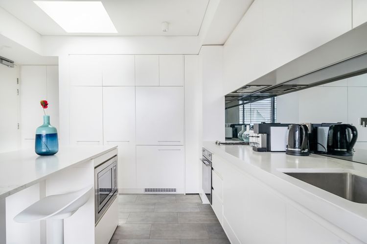 Stylish 1BR Apartment w Skylight near Bondi Beach