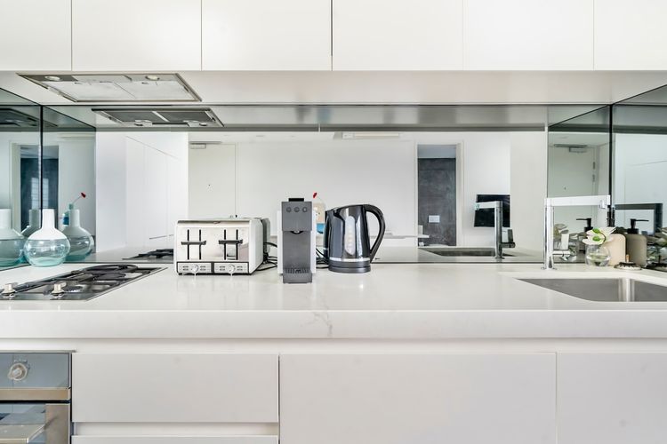 Stylish 1BR Apartment w Skylight near Bondi Beach